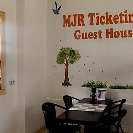 Mjr Ticketing Guest House Ruteng Eksteriør billede