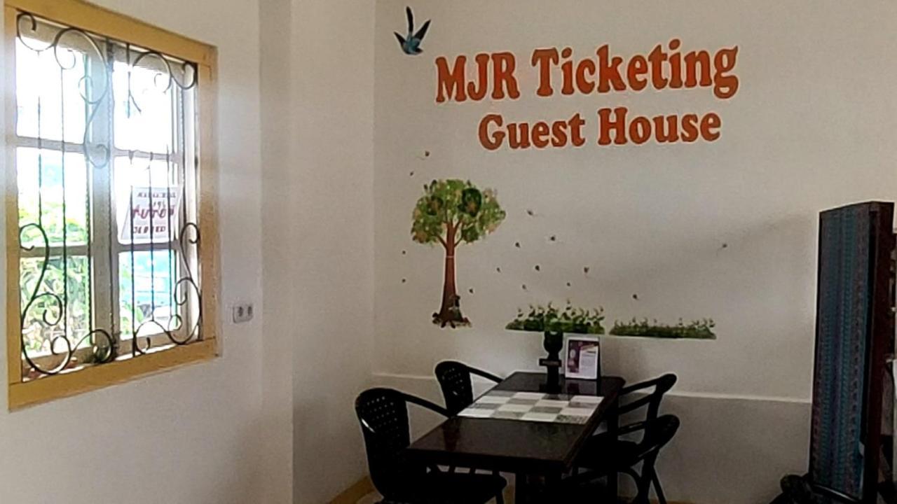 Mjr Ticketing Guest House Ruteng Eksteriør billede