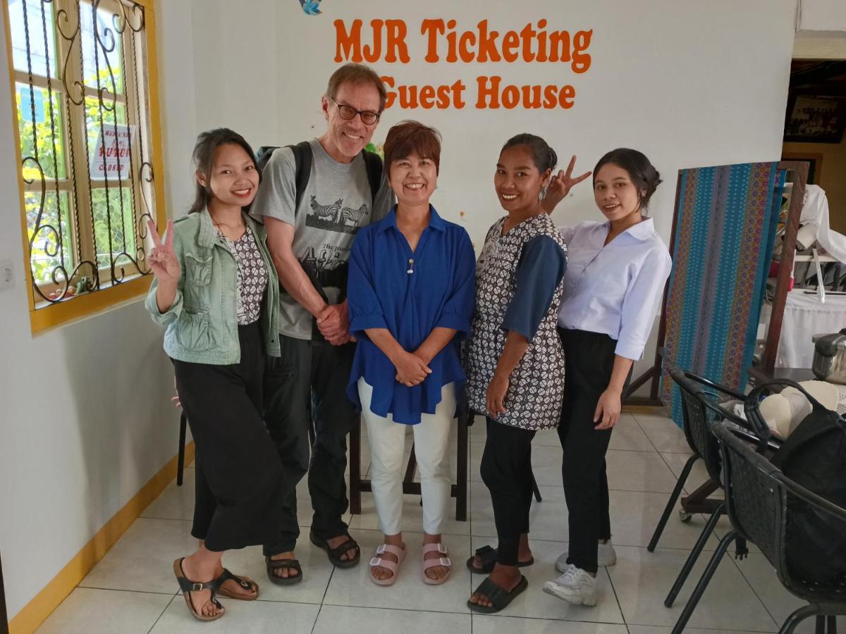 Mjr Ticketing Guest House Ruteng Eksteriør billede