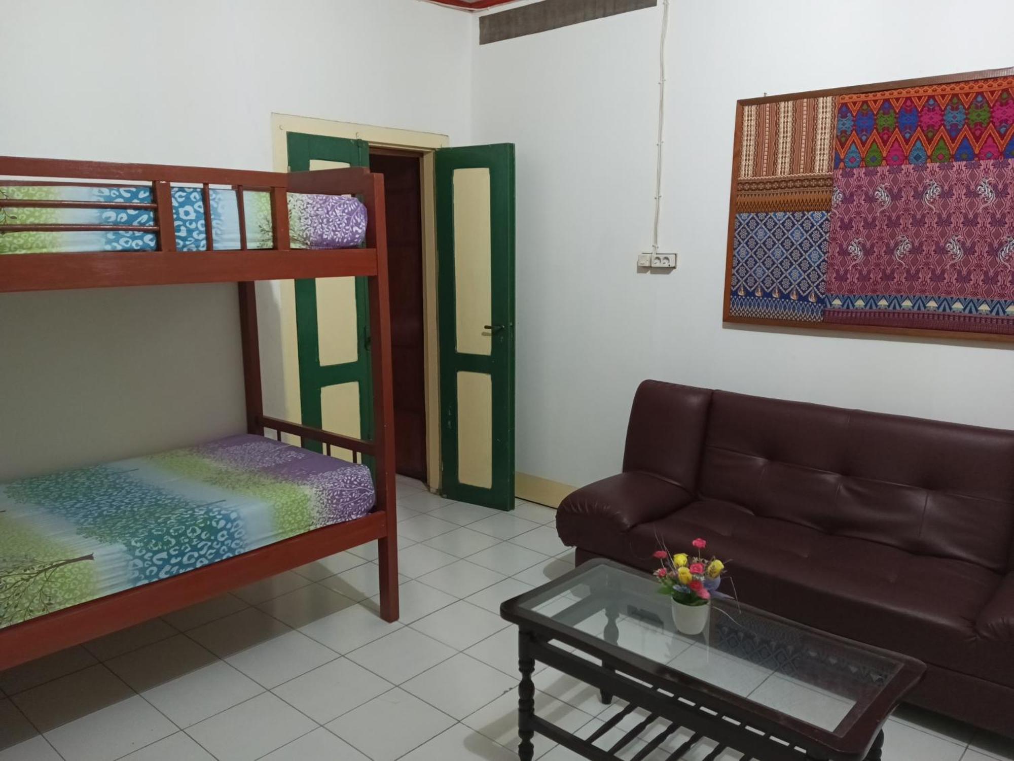 Mjr Ticketing Guest House Ruteng Eksteriør billede