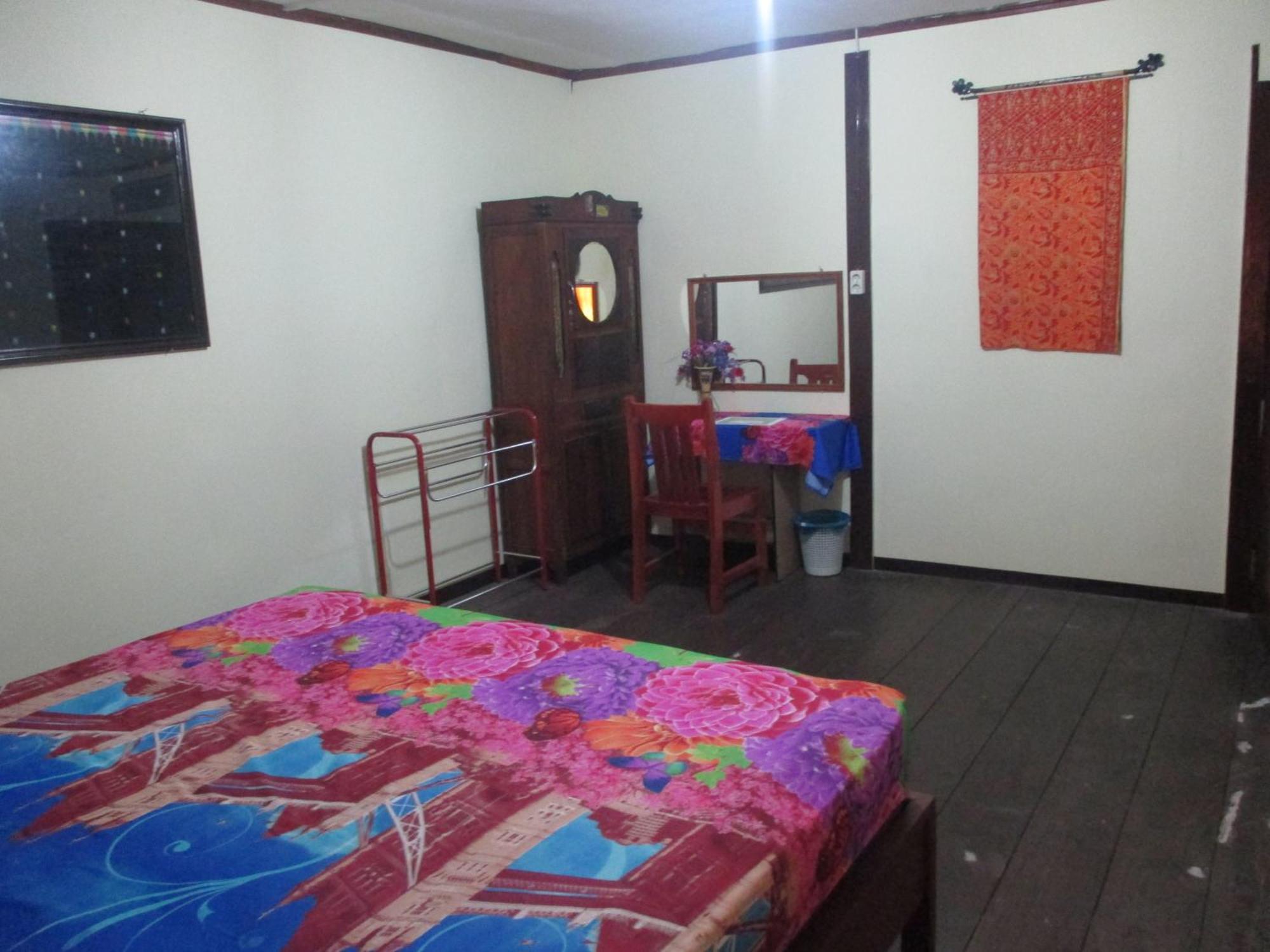 Mjr Ticketing Guest House Ruteng Værelse billede