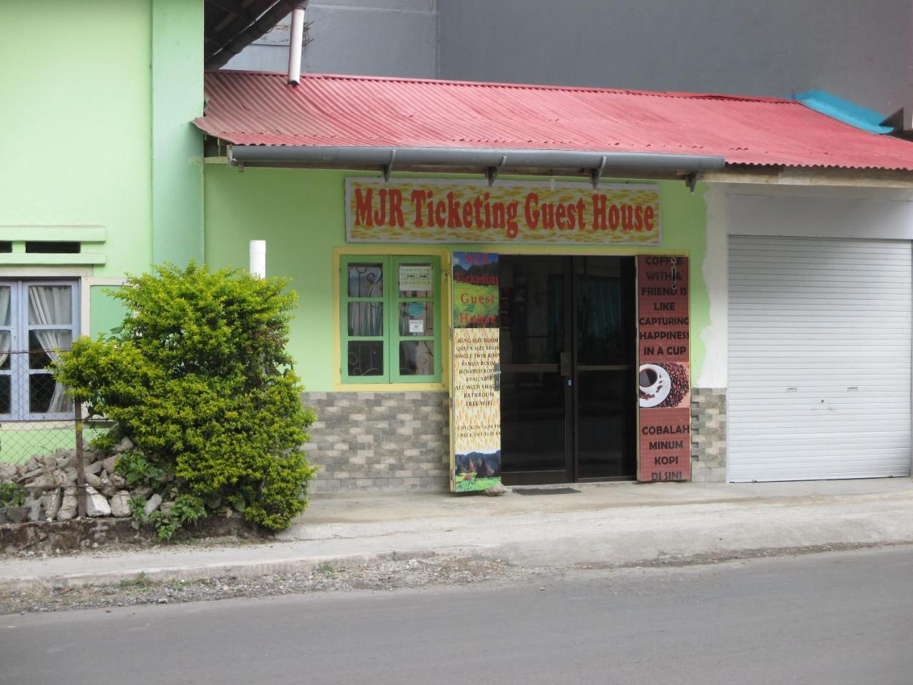 Mjr Ticketing Guest House Ruteng Eksteriør billede